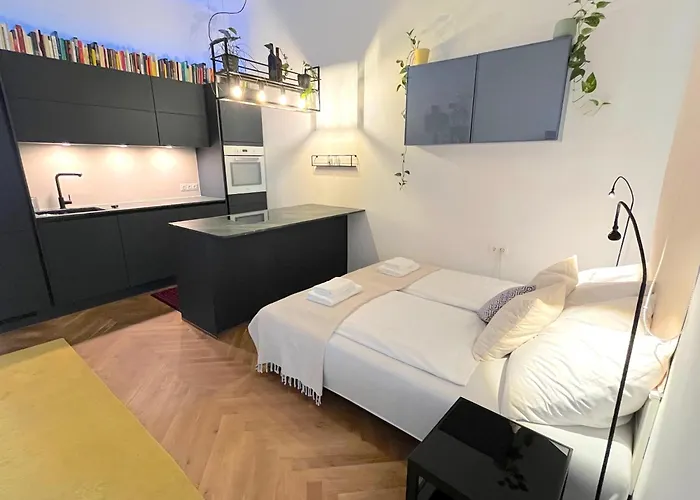Thalia Garden - 8 Min To Center Апартаменти
