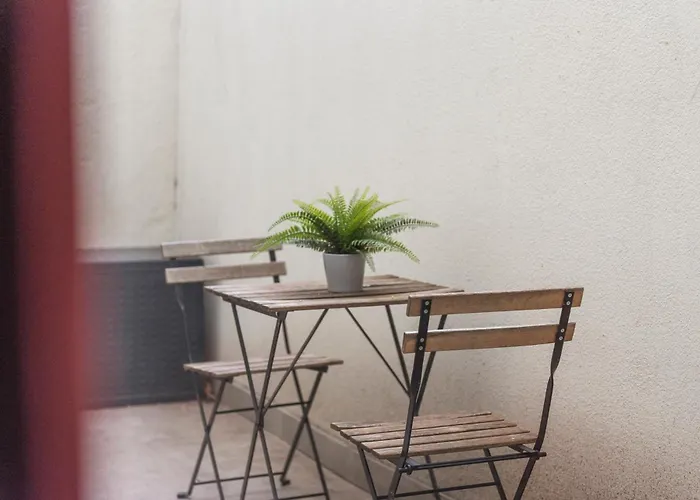 Thalia Garden - 8 Min To Center Apartment