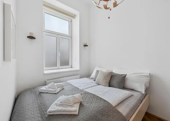 Thalia Garden - 8 Min To Center Apartment *